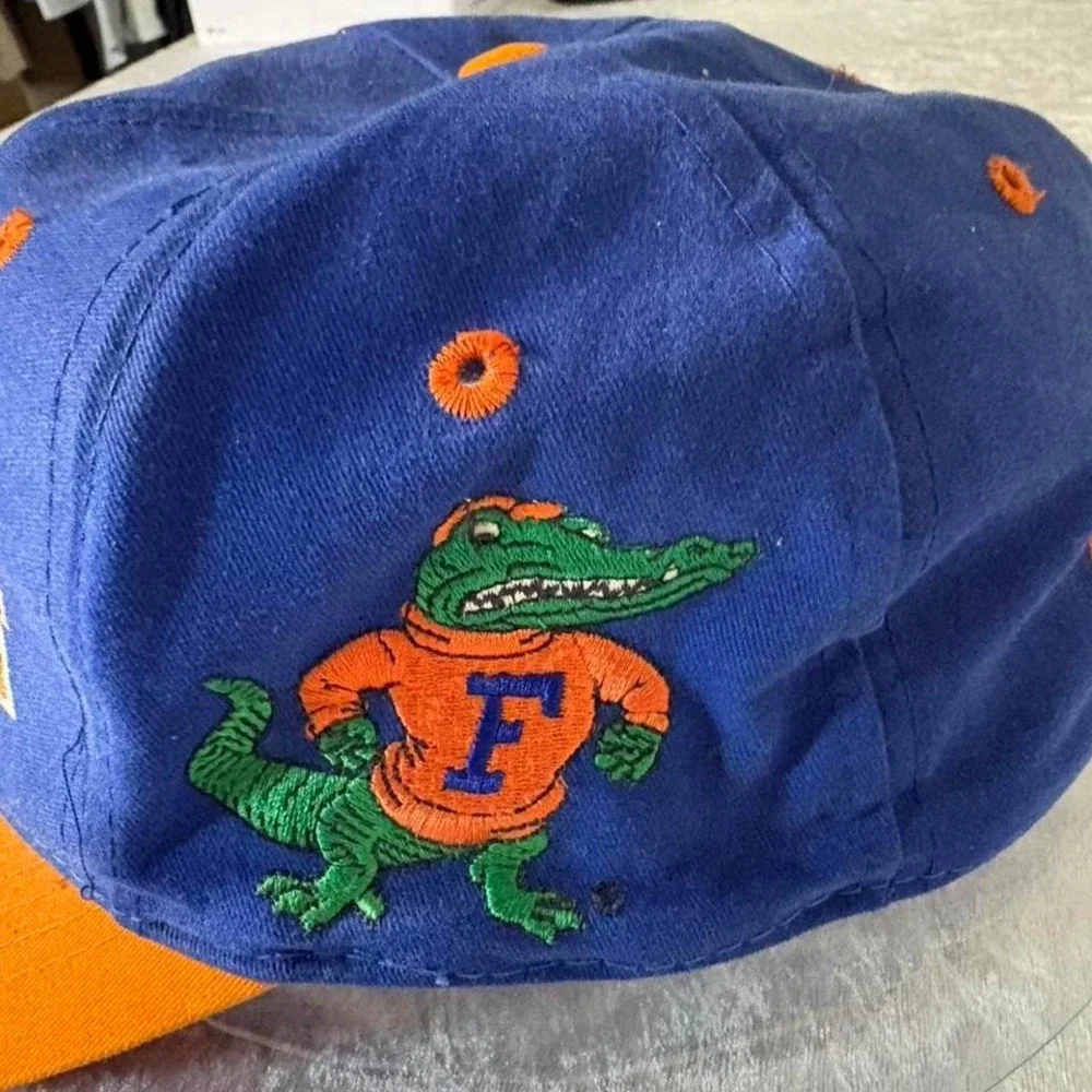 Blue‎ and orange vintage Florida Gators snapback hat